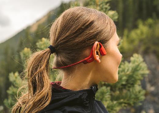 ハイキングに最適なオープンイヤー型イヤホン「AfterShokz」で自然を楽しむ
