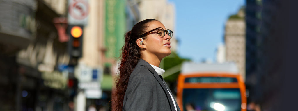 都市内のお出かけ：Shokz OpenFitと行く都会の冒険
