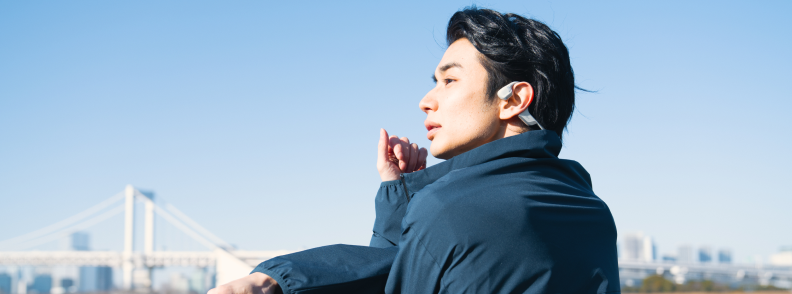 骨伝導イヤホンは難聴の原因になる？