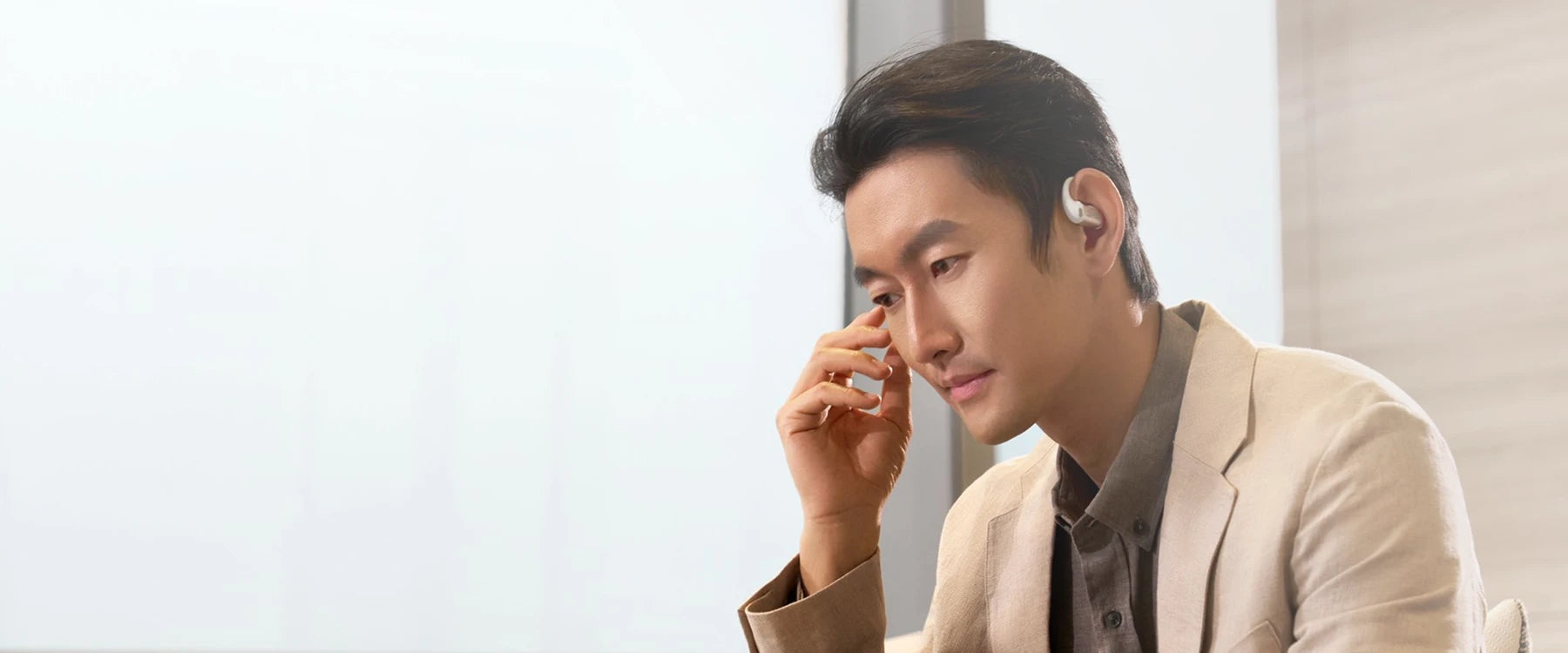 ワイヤレス充電対応のイヤホンケース｜最大50時間再生のBluetoothイヤホン